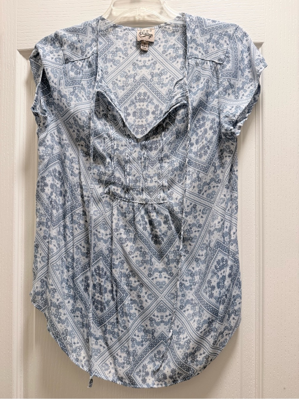 Como Vintage Blue and White Floral V-Neck Blouse